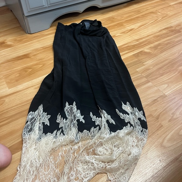H&M lace skirt - Picture 2 of 3